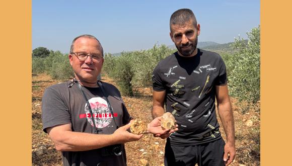 מועתז שלאעטה ופרופ' רן ברקאי בבקעת סכנין 